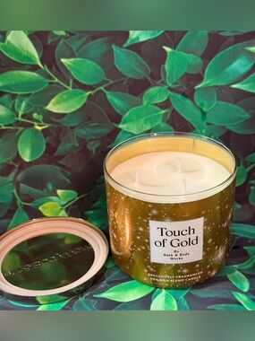 (2 for $40) Touch Of Gold 3 Wick 14.5oz Candle